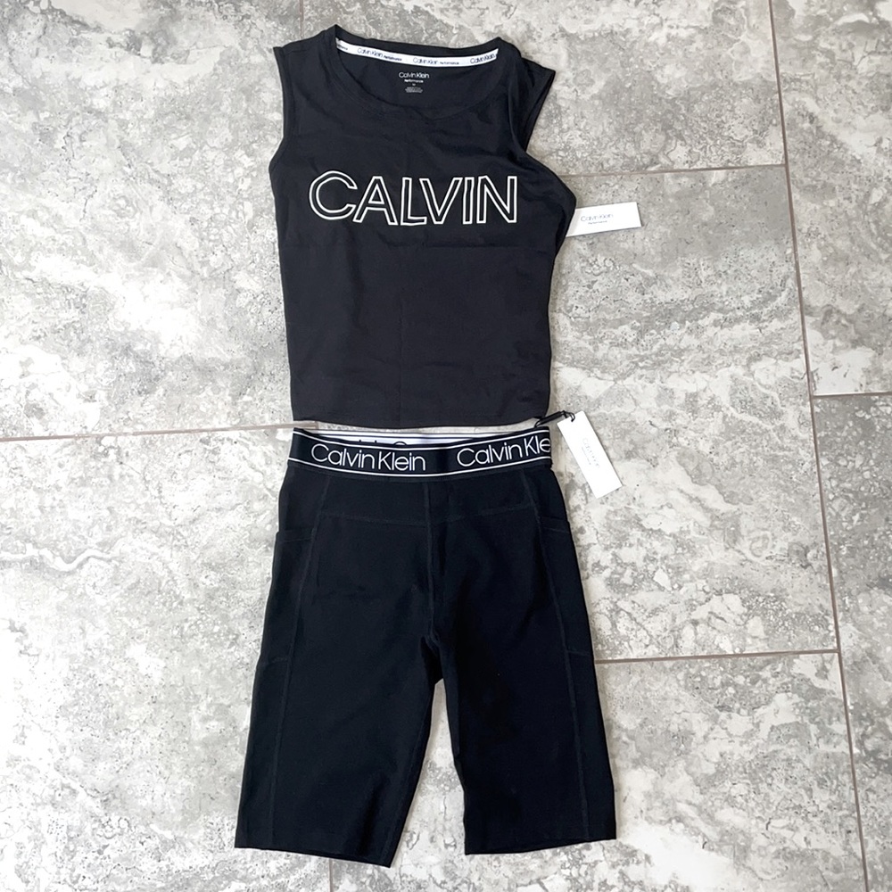 Calvin Klein Performance set in black!